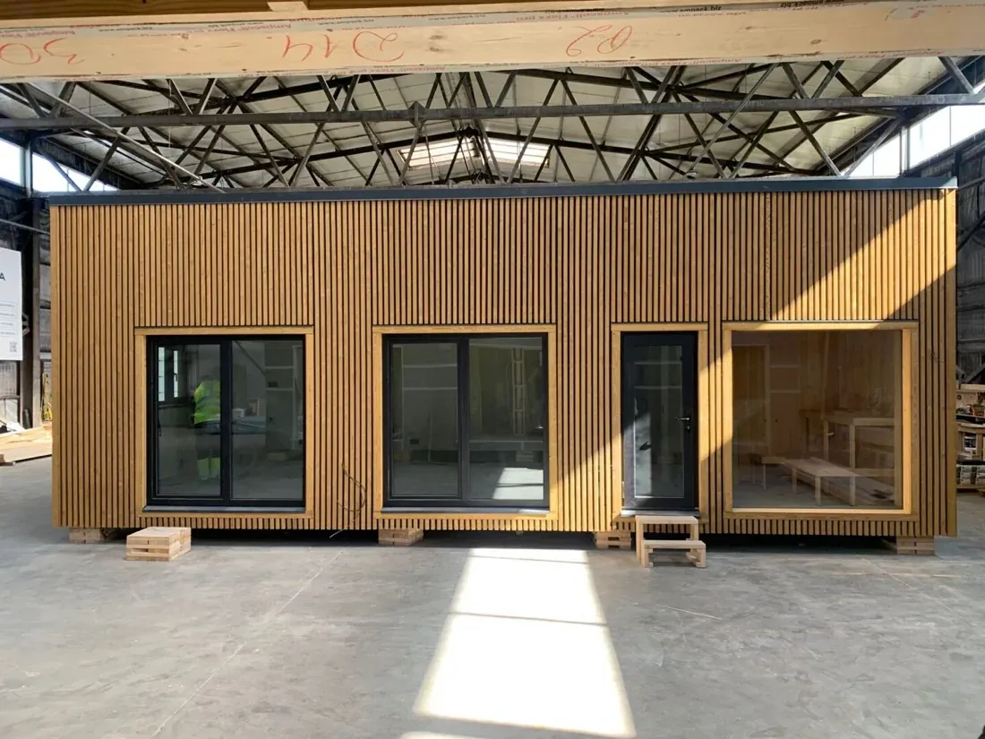 Een woning in aanbouw in de fabriek van Bouw Art in Iecava